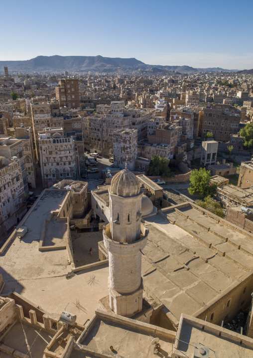 Mosque in the middle of traditional houses in the old city, Amanat Al-Asemah, Sanaa, Yemen