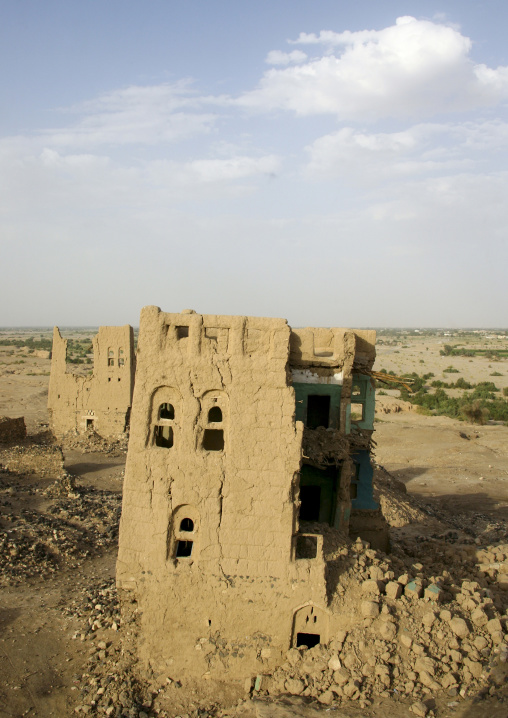 Ruined multi-storey houses made of mud in the old town, Marib Governorate, Marib, Yemen