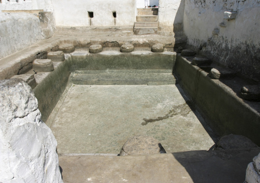 White Mosque of Ahmed Ibn Alwan ablutions room, Taiz Governorate, Yafrus, Yemen