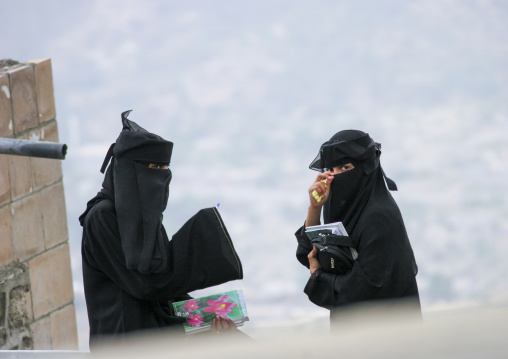 Yemeni women in niqab, Sanaa Governorate, Manakha, Yemen