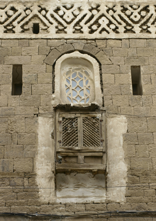 Traditional mashrabiya of an old house in the old city, Amanat Al-Asemah, Sanaa, Yemen