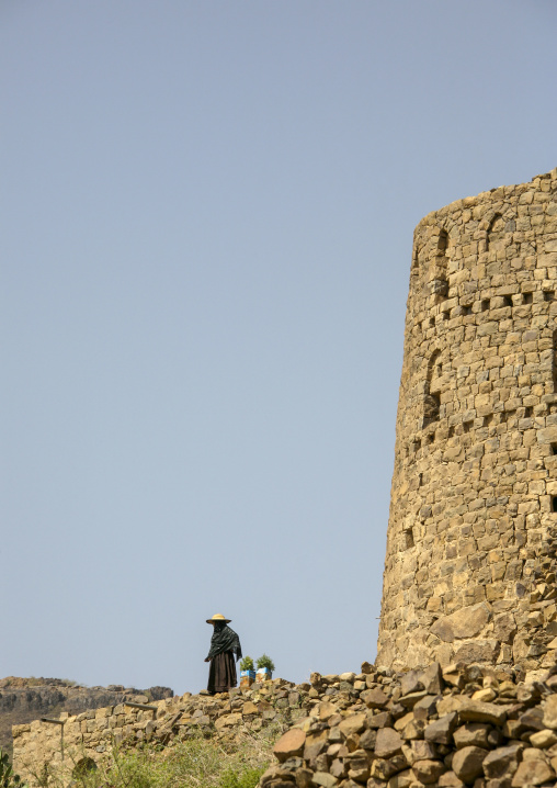 Yemeni woman in a fortified village in the mountain, Amran Governorate, Shaharah, Yemen