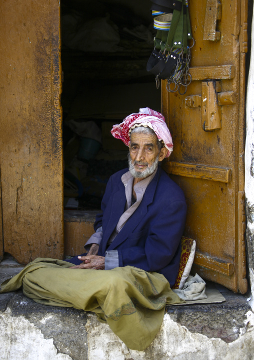 Portrait of a yemeni senior man, Amanat Al-Asemah, Sanaa, Yemen