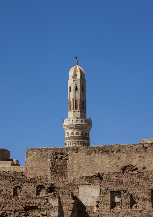 Mosque in the middle of traditional houses in the old city, Amanat Al-Asemah, Sanaa, Yemen