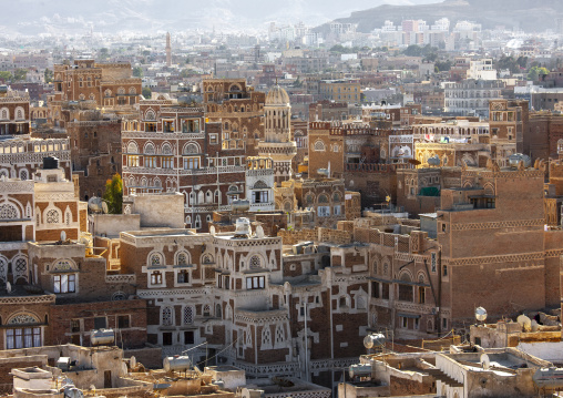 Mosque in the middle of traditional houses in the old city, Amanat Al-Asemah, Sanaa, Yemen