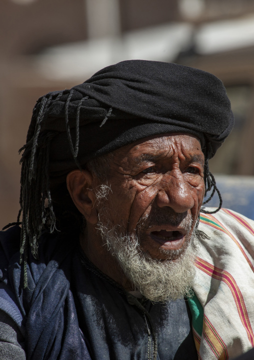 Portrait of a senior yemeni man, Amran Governorate, Thula, Yemen