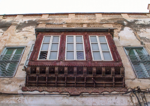 Old house with wooden mashrabiya, Al Hudaydah Governorate, Hodeidah, Yemen
