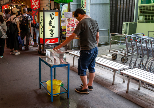 Ice to let the people refresh themselves in omicho market during a heatwave, Ishikawa Prefecture, Kanazawa, Japan